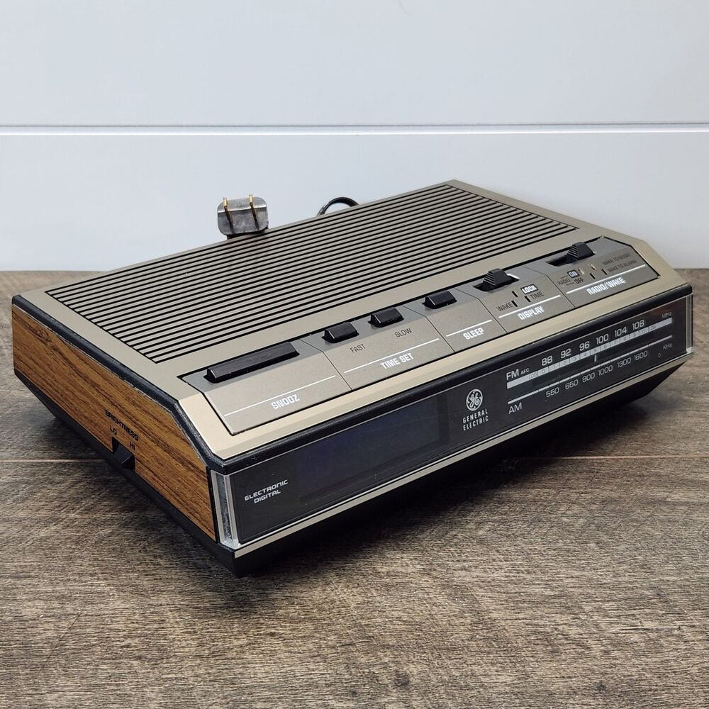 Vintage GE 7-4642B AM/FM Digital Alarm Clock Radio Teak Grain Finish Tested
